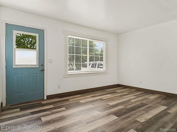 3rd image of 2789 Wellesley Dr
