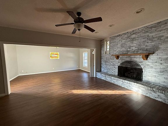 5th image of 905 W College St