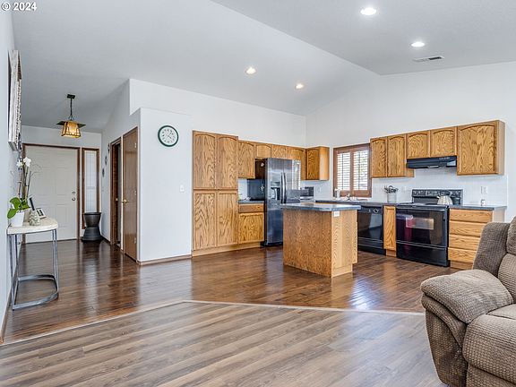 5th image of 18216 SE 23rd St