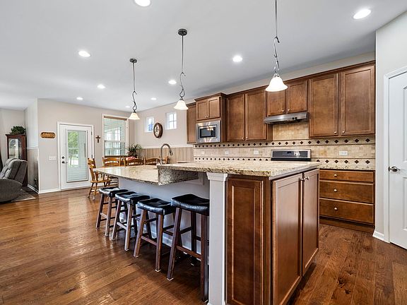 2nd image of 716 Pleasant Dr