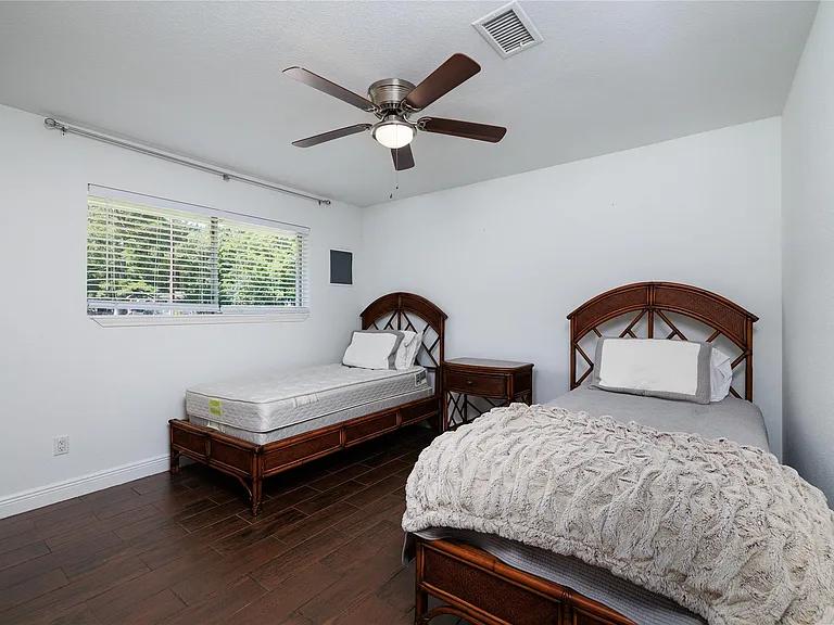 12826 Hill Dr — Photo 35
