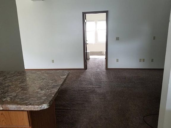 5th image of 419 4th St S APT 1