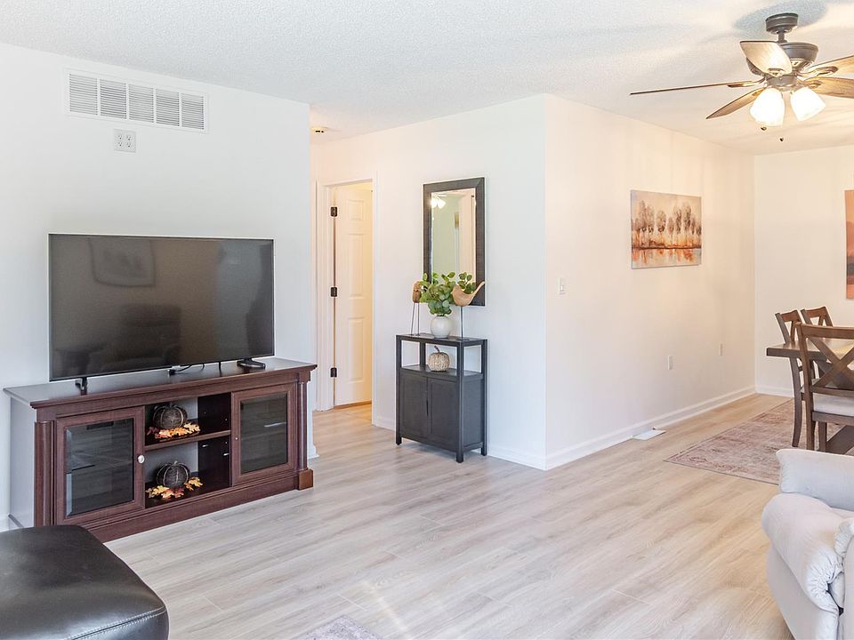 40120 Newport Dr #7, photo 9