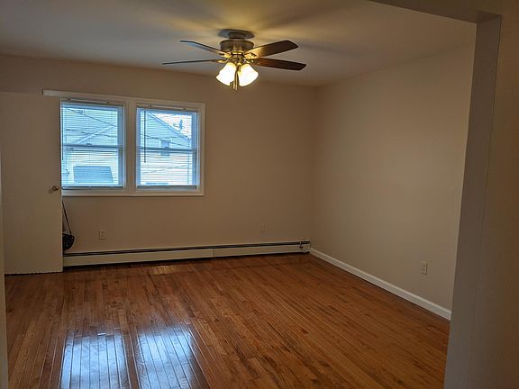4th image of 33 W Railroad Ave