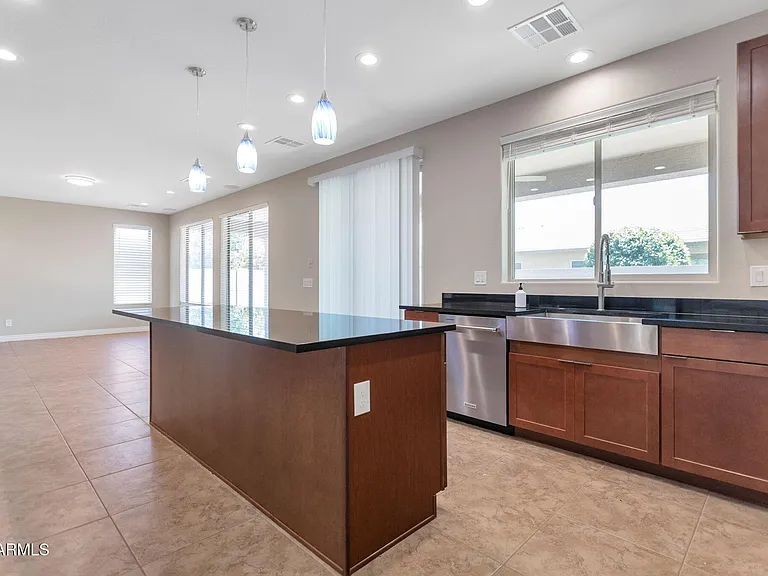 11971 W Patrick Ln — Photo 8