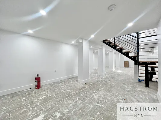 Rented by Hagstrom Management Inc | media 10