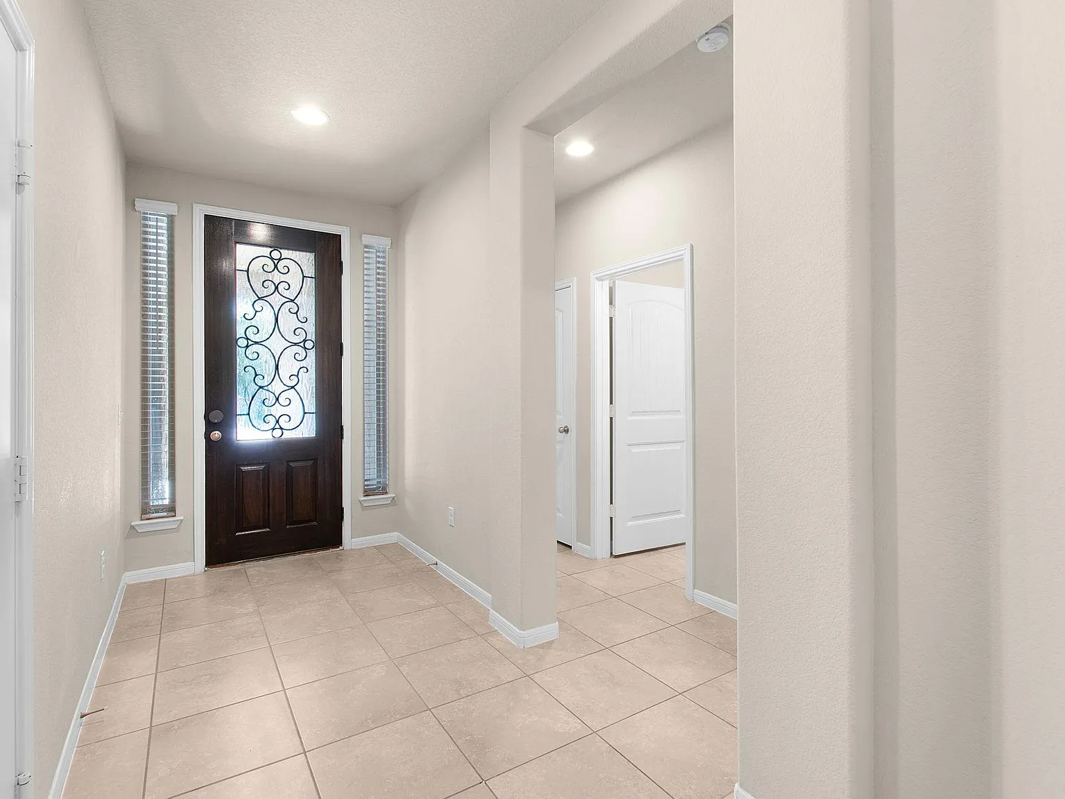 4 bed, 3.0 bath, 2596 sqft, $2,550 — Photo 3