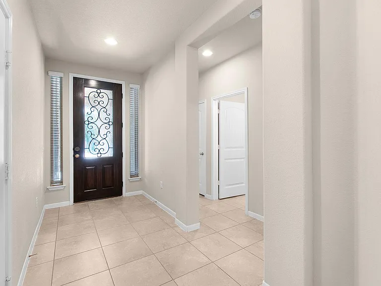 2437 Lyla Ln — Photo 3