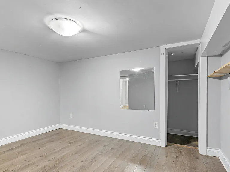 46 Carlyle Ave — Photo 10