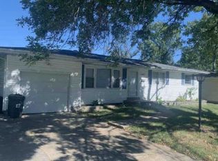 1415 Lindsay Ln, Florissant, MO 63031