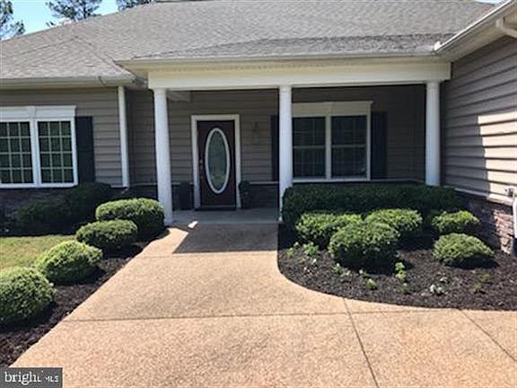2nd image of 75 Queen Laurens Ct