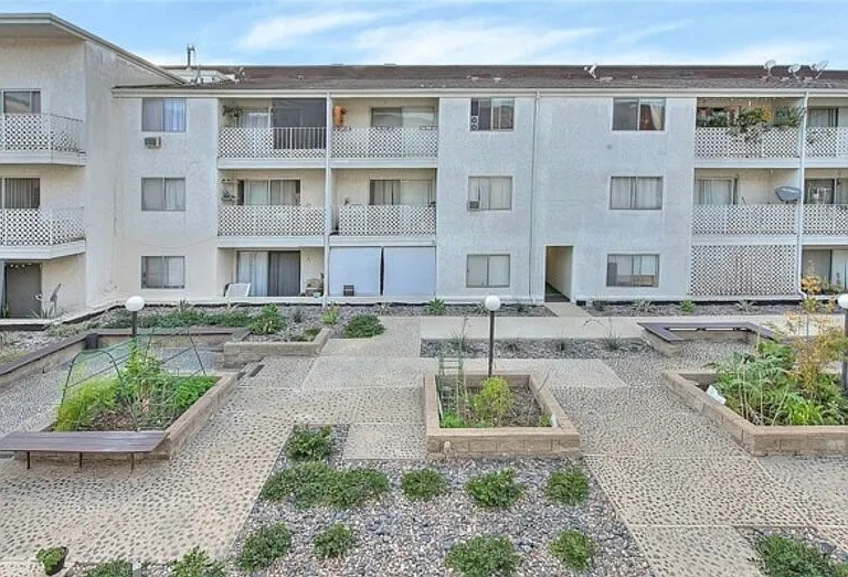 3565 Linden Ave #107 — Photo 2