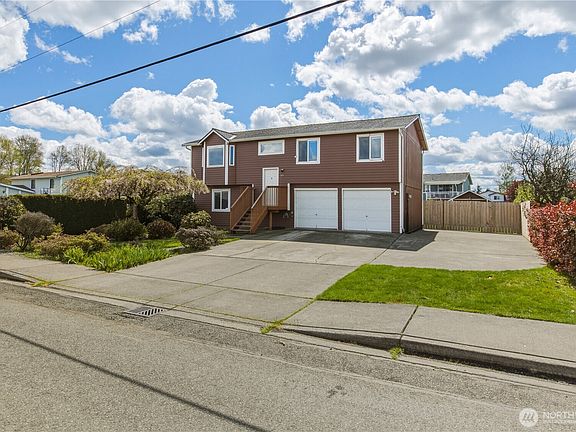 2nd image of 115 3rd Avenue NW