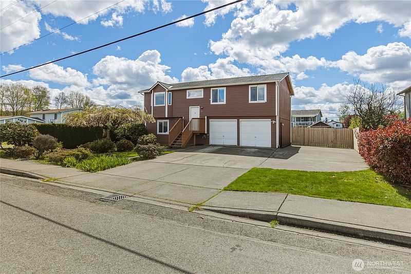 2nd image of 115 3rd Avenue NW