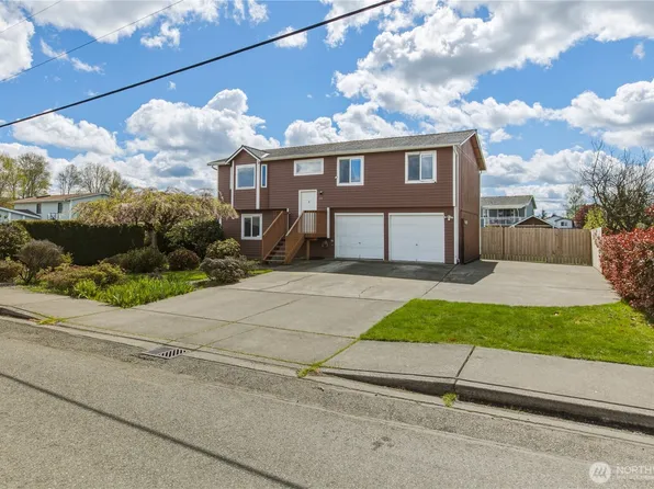 115 3rd Avenue NW, Pacific, WA 98047