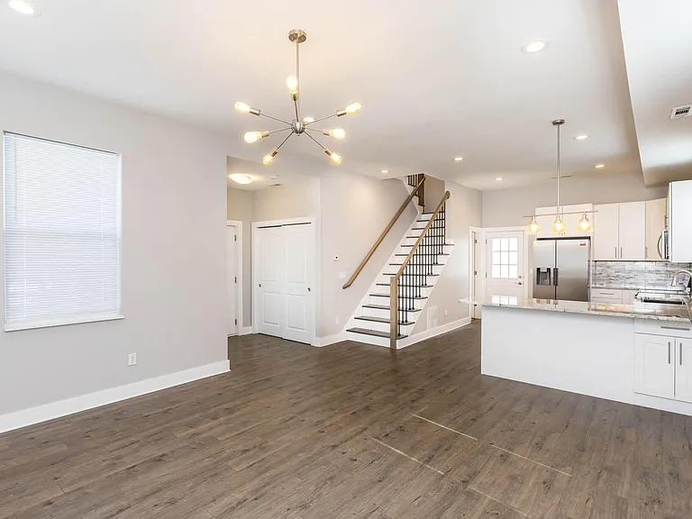 800 E Cherry St — Photo 21