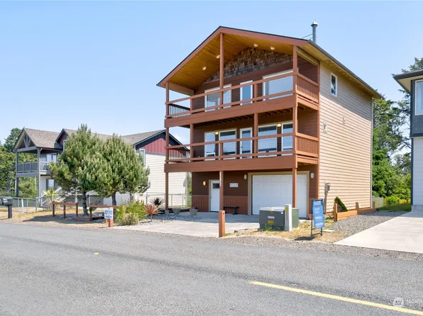 32104 J Place, Ocean Park, WA 98640