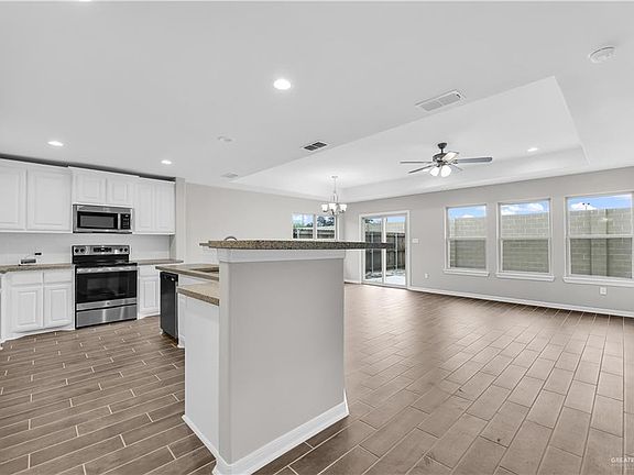 3rd image of 1410 E Sonador Dr S
