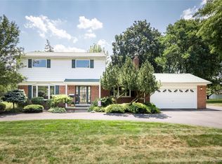 181 Paragon Dr, Troy, MI 48098