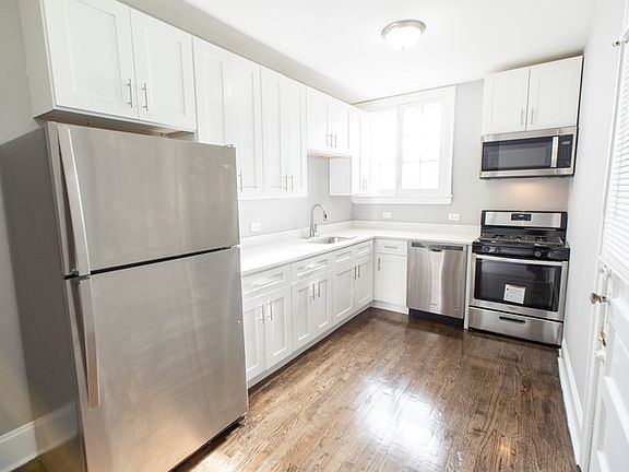 3rd image of 2443 W Rosemont Ave #3
