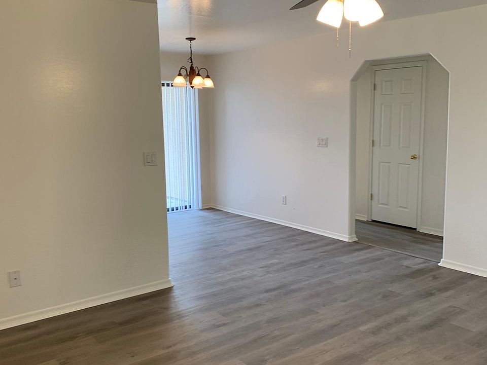 Living Room Looking Into Eating Area