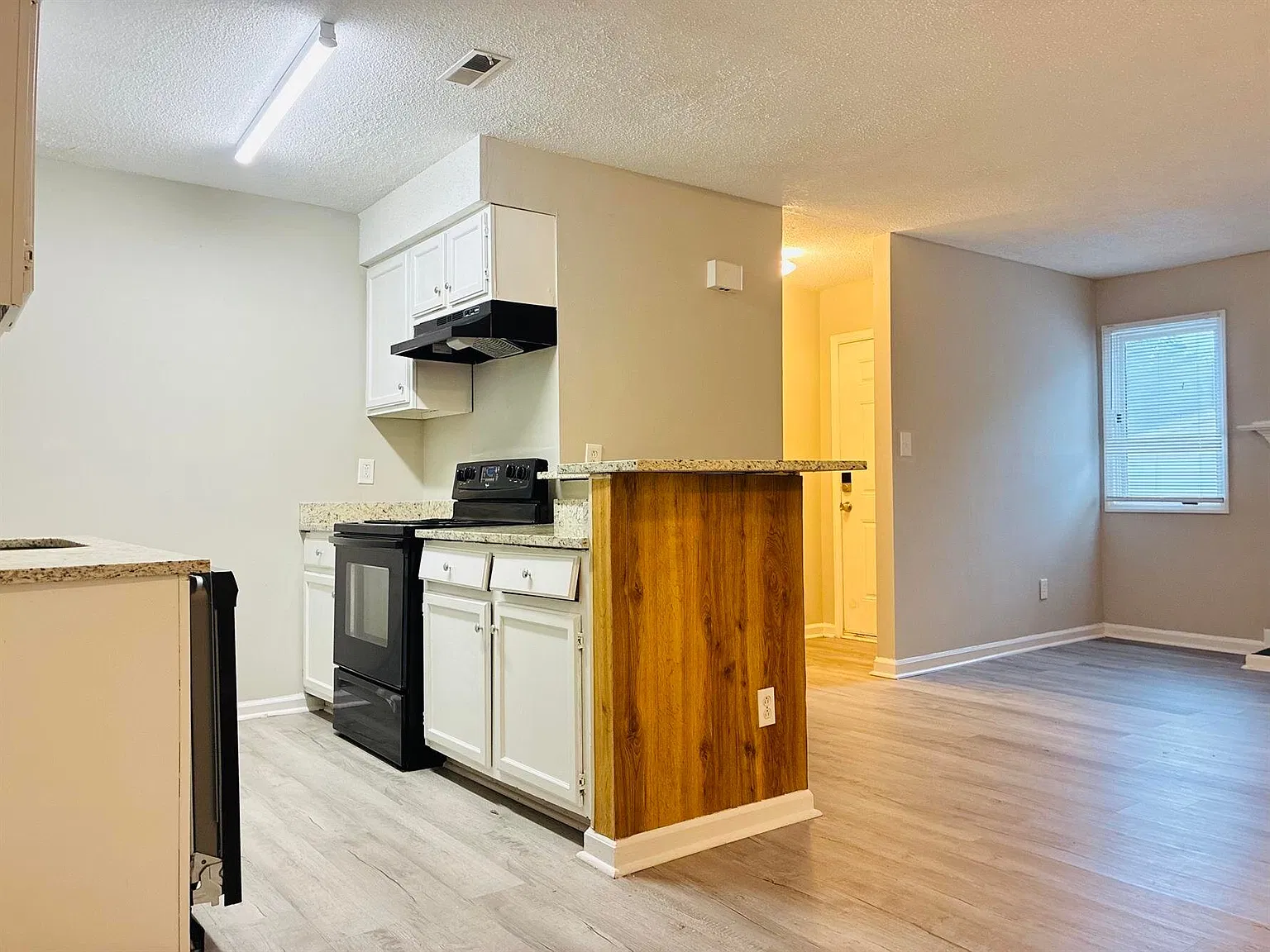 11301 Johnston — Photo 2