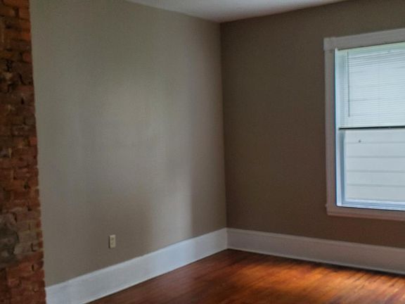 5th image of 805 Marshall Ave SW #D