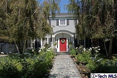 1st image of 745 Oak Knoll Cir