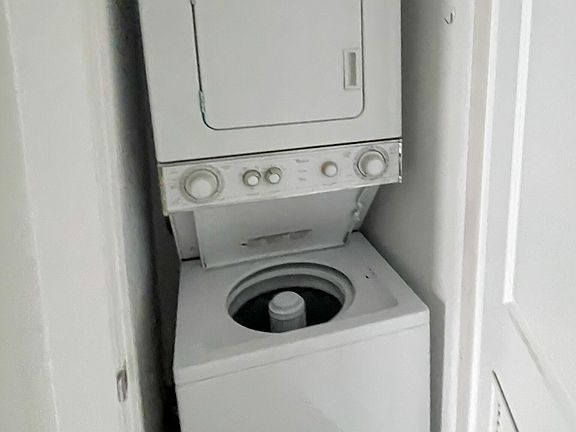 5th image of 3911 N Janssen Ave #8E