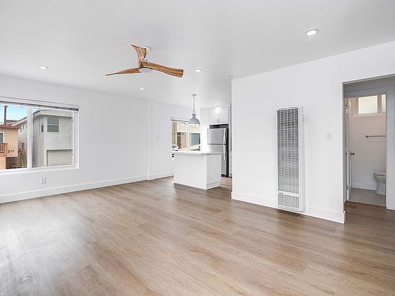 3rd image of 216 Rosecrans Ave #A