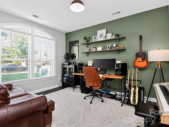 3rd image of 1284 Kings Grove Dr