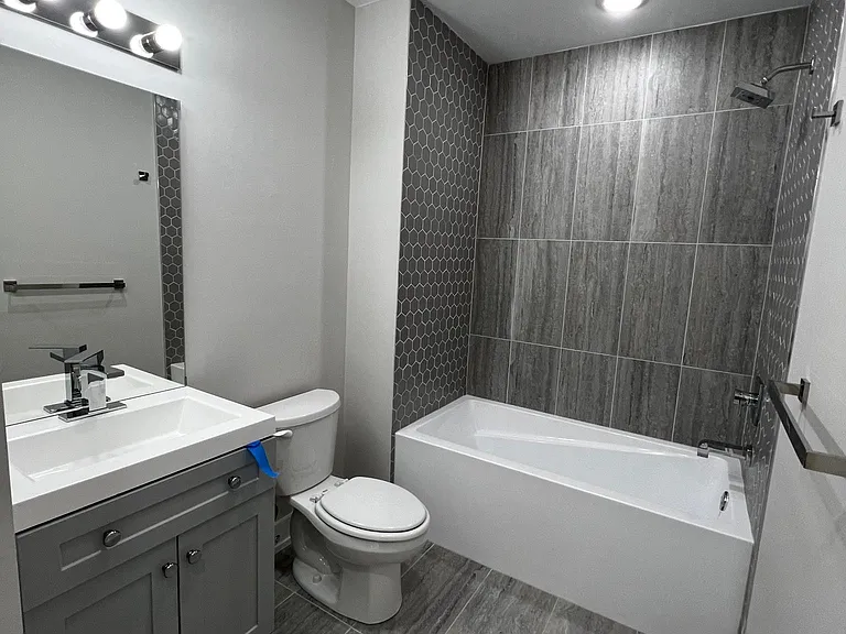 719 N 35th St #6 — Photo 7