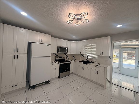 3rd image of 3002 Spinks Rd