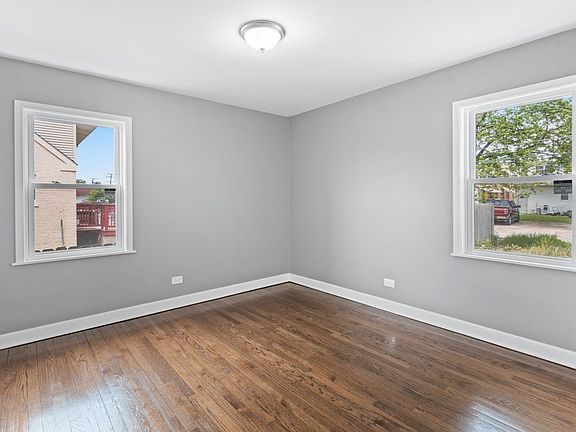 5th image of 615 S Halsted St