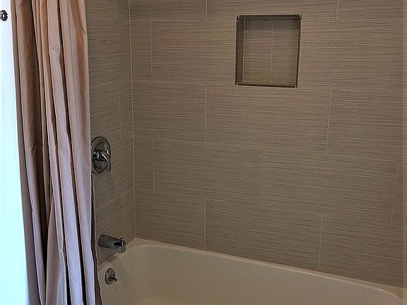 2nd image of 972 Miramonte Dr APT 1