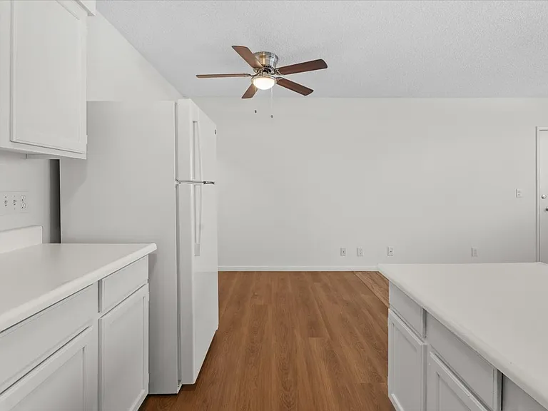 4458 Woodman Ave #2 — Photo 10