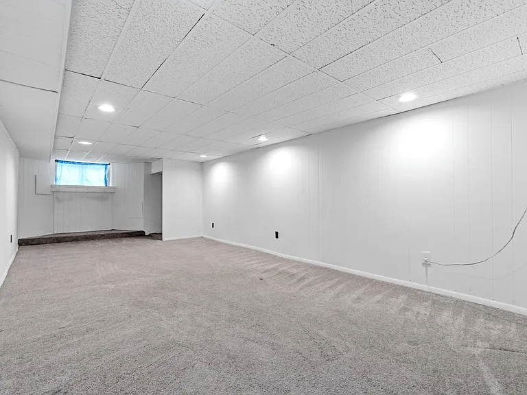 831 Wellington St — Photo 13