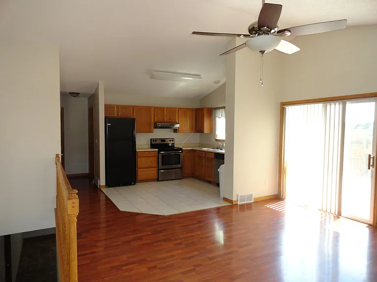 1952 Hannah Jo Ct — Photo 2