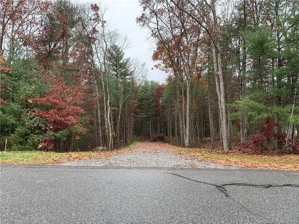 15 County Road, Stafford, CT 06076