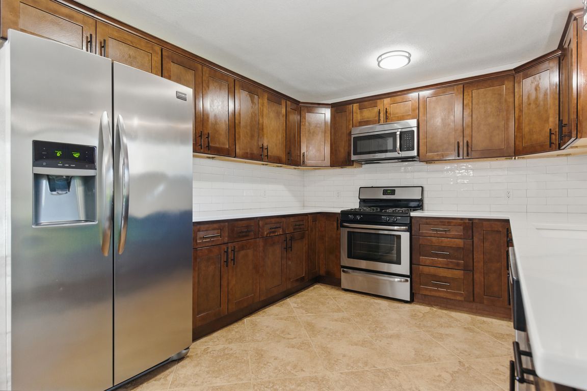 12-7724ColonialDr.
