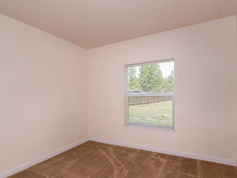 8222 W White Rd — Photo 12