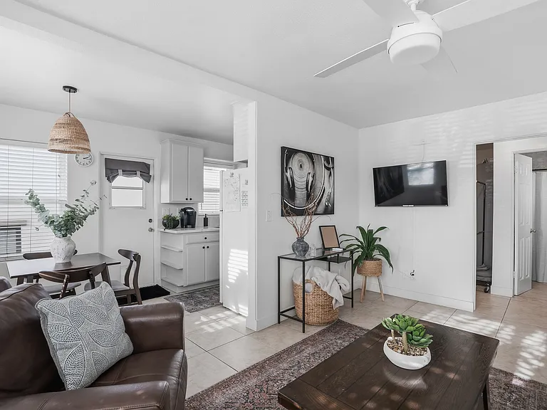 2606 Juan St — Photo 6