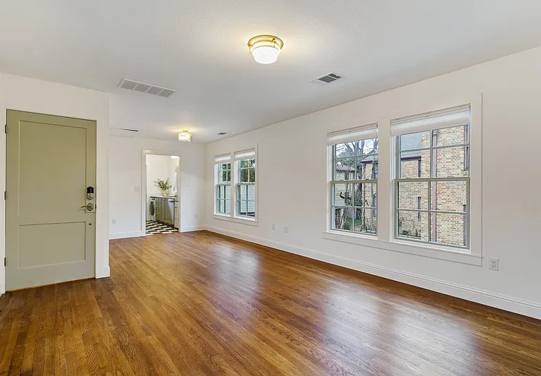 1508 Woodlawn Blvd — Photo 5