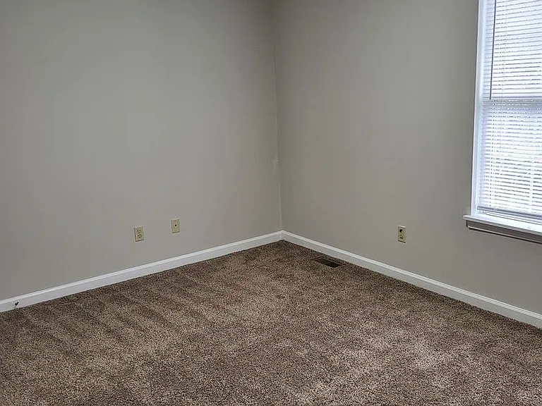 102 Kayla Dr — Photo 8
