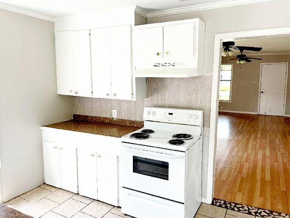 3rd image of 820 Live Oak St