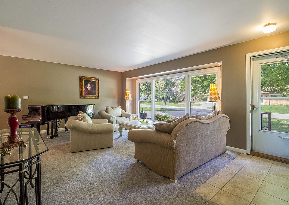 1st image of 40921 Mooringside Dr