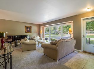 40921 Mooringside Dr, Novi, MI 48375