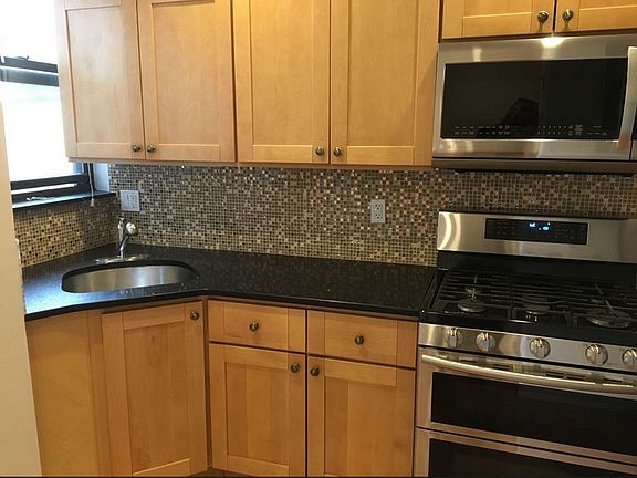 4th image of 87 Graham Ave #13