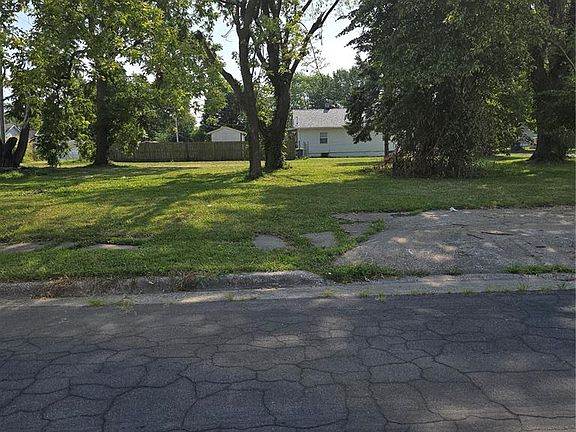 2nd image of 2830 Cayuga St