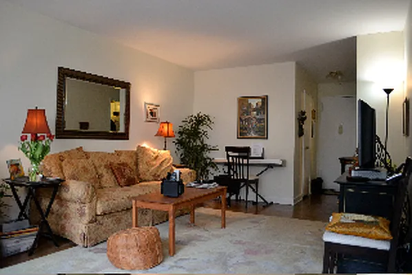 Sold by Metropolitan Res. Partners | media 24